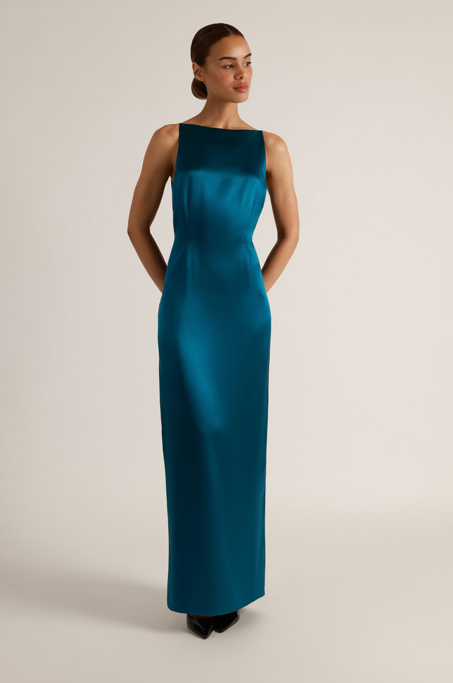 SOIE V-BACK SLIP GOWN