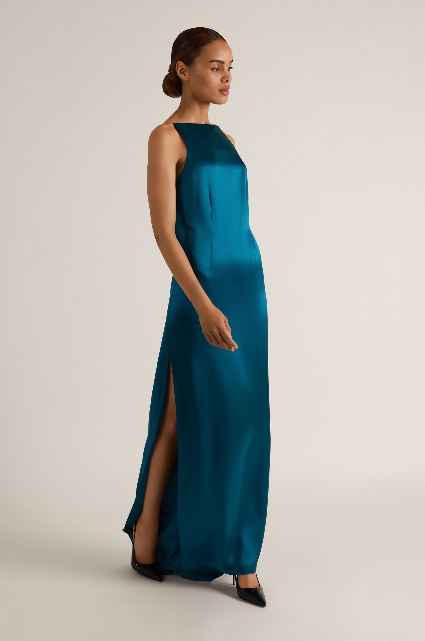 SOIE V-BACK SLIP GOWN