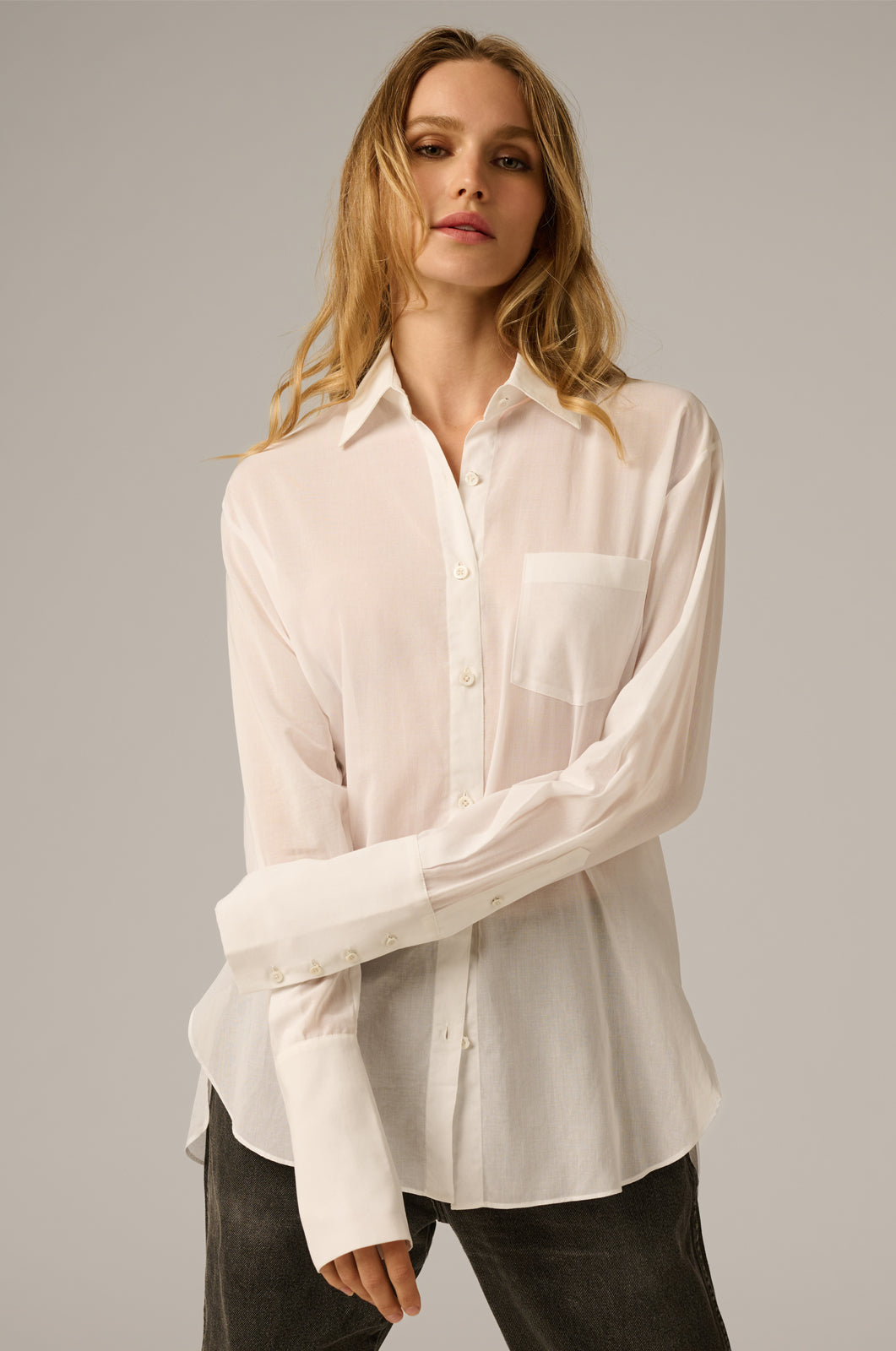 shirt with classic collar, long sleeves with large cuffs and a front chest pocket