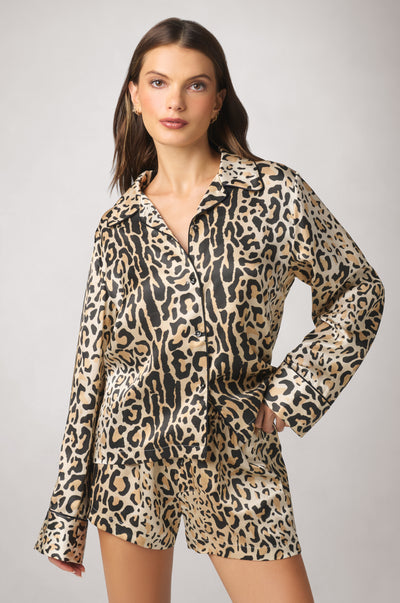 Panthère print silk pajama top in 100% silk, featuring a notched collar, button-front closure, long sleeves, and contrast piping.
